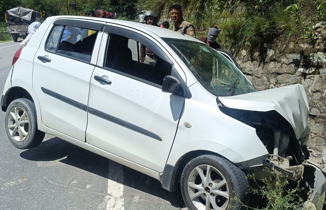 बदरीनाथ हाइवे पर कार दुर्घटनाग्रस्त, एक गंभीर