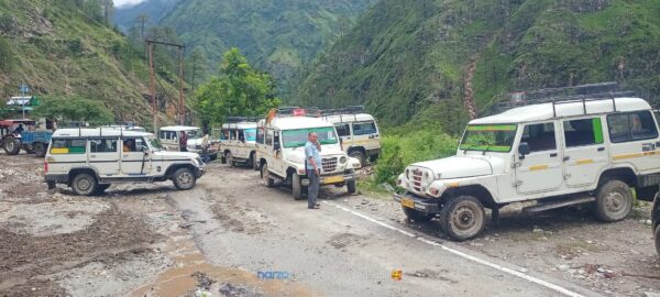 यमुनोत्री नेशनल हाईवे पर ओजरी में वैली ब्रिज का कार्य तेज गति से जारी, सिलाई बैंड मार्ग यातायात के लिए बहाल