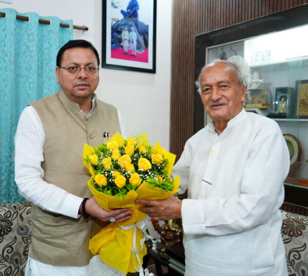 सीएम धामी ने पूर्व मुख्यमंत्री भगत सिंह कोश्यारी से की शिष्टाचार भेंट, समसामयिक मुद्दों पर हुई चर्चा