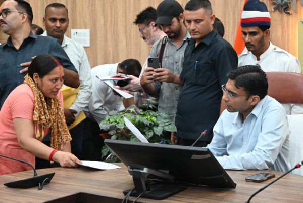 डीएम सविन बंसल ने खोली भूमि फर्जीवाड़े की परतें, टिहरी विस्थापितों की ज़मीन पर “बड़े खेल” का खुलासा, अधीक्षण अभियंता का वाहन ज़ब्त