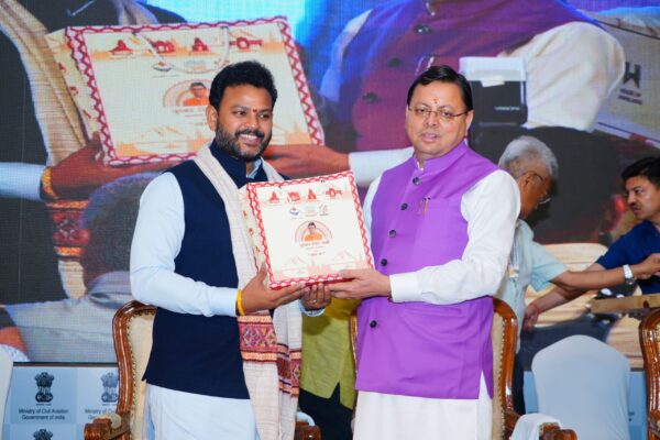 मुख्यमंत्री पुष्कर सिंह धामी ने की पर्वतीय राज्यों के लिए पृथक विमानन नीति की मांग