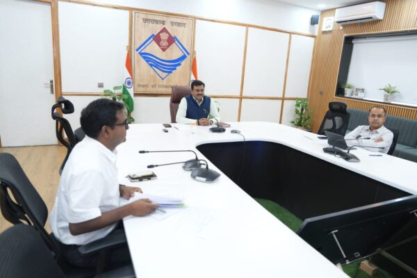 मुख्य सचिव ने जिलाधिकारियों को दिए कड़े निर्देश: जनता की समस्याओं का तत्काल समाधान करें, फील्ड विजिट बढ़ाएं; यूसीसी पंजीकरण और स्वास्थ्य सेवाओं की प्रगति भी जांची