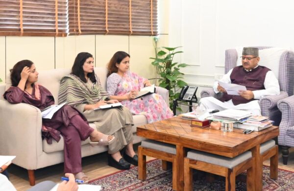 ग्राम्य विकास मंत्री गणेश जोशी ने की समीक्षा बैठक, बंद सड़कों को जल्द खोलने के दिए निर्देश