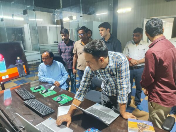 शिक्षा मंत्री डॉ. धन सिंह रावत ने राजीव गांधी नवोदय विद्यालय में वर्चुअल स्टूडियो का किया निरीक्षण, दिए अहम निर्देश