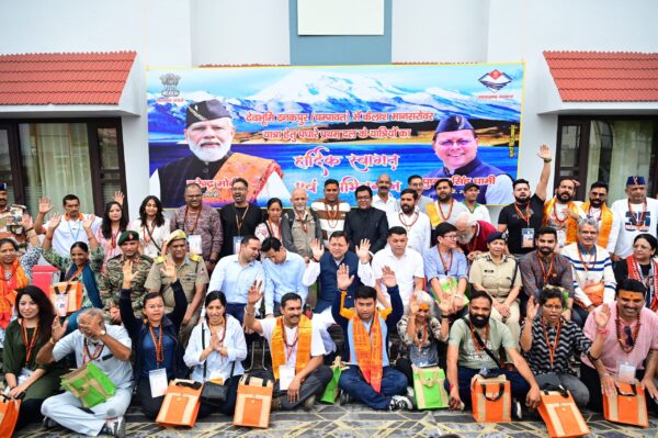 देवभूमि से शिवधाम की ओर पहला कदम, मुख्यमंत्री धामी ने टनकपुर से कैलाश मानसरोवर यात्रा के पहले दल को हरी झंडी दिखाकर किया रवाना