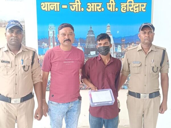 एसपी तृप्ति भट्ट का अपराधियों पर कड़ा प्रहार लगातार जारी, जीआरपी हरिद्वार ने 10 मोबाइल के साथ एक शातिर चोर को किया गिरफ्तार