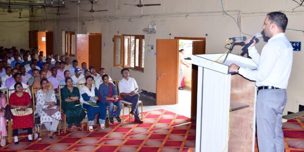 बागेश्वर : त्रिस्तरीय पंचायत चुनाव को लेकर मतदान कार्मिकों का प्रशिक्षण, डीईओ आशीष भटगाई ने दिए निर्देश