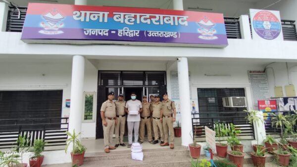 एसएसपी प्रमेन्द्र सिंह डोबाल का नशा तस्करों पर कड़ा प्रहार जारी, कांवड़ से पहले थाना बहादराबाद पुलिस ने लगभग 03 करोड रूपये की डेढ़ किलोग्राम अवैध स्मैक के साथ शातिर तस्कर को किया गिरफ्तार