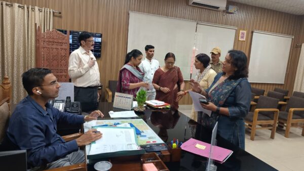देहरादून में फ्रंटफुट पर जिला प्रशासन, घनी आबादी में लगे अवैध मोबाइल टावर सील, नियम विरुद्ध कार्यों पर कसे जा रहे शिकंजे
