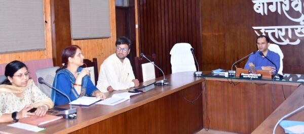 डीएम आशीष भटगांई ने की महिला एवं बाल कल्याण कार्यों की समीक्षा, समयबद्धता और गुणवत्ता सुनिश्चित करने के निर्देश, एक अधिकारी को दी कड़ी चेतावनी