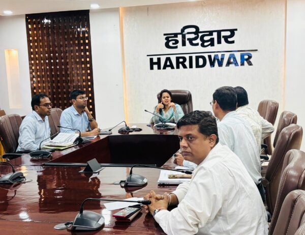 सीडीओ आकांक्षा कोण्डे ने की सरस केंद्रों की गहन समीक्षा, महिला सशक्तिकरण को मिलेगा नया आयाम