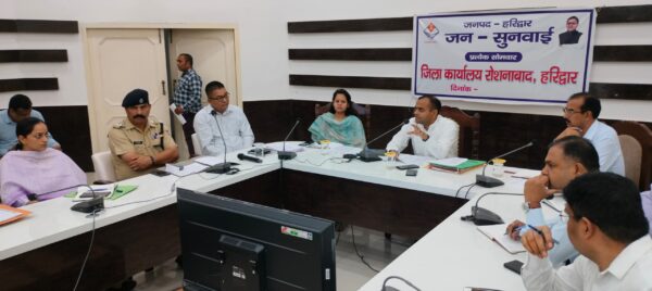 डीएम मयूर दीक्षित की अध्यक्षता में जनसुनवाई कार्यक्रम आयोजित, 57 शिकायतें दर्ज, 18 का मौके पर हुआ निस्तारण, अधिकारियों को दिए कड़े निर्देश