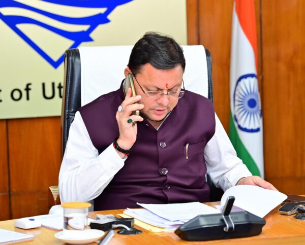 मुख्यमंत्री धामी ने जनसमस्याओं पर की फरियादियों से बात, अधिकारियों को दिए त्वरित कार्रवाई के निर्देश