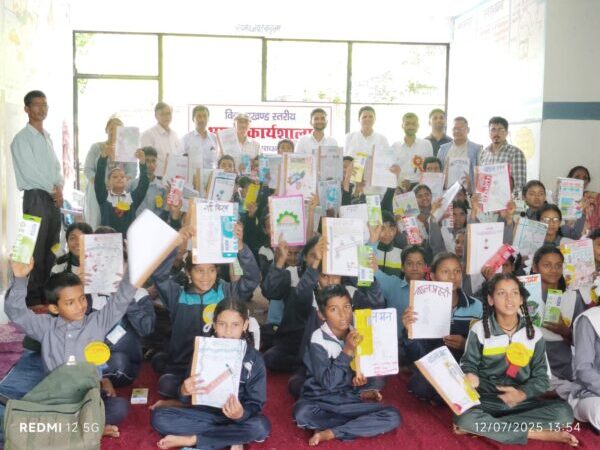 राजकीय उच्चतम प्राथमिक विद्यालय रैथल कपकोट में चार दिवसीय भाषा कार्यशाला का रंगारंग समापन, बच्चों ने नुक्कड़ नाटक व कविताओं से मोहा मन