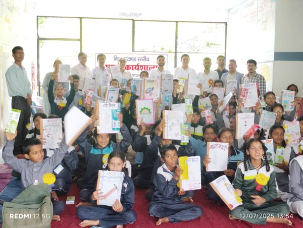 राजकीय उच्चतम प्राथमिक विद्यालय रैथल कपकोट में चार दिवसीय भाषा कार्यशाला का रंगारंग समापन, बच्चों ने नुक्कड़ नाटक व कविताओं से मोहा मन