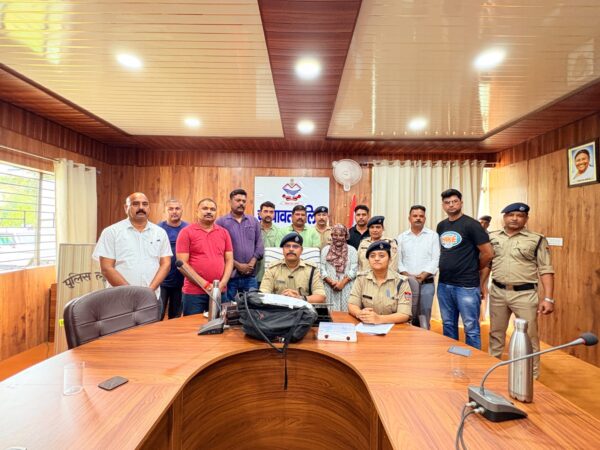 एसपी अजय गणपति एवं एसपी रेखा यादव के निर्देशन में चंपावत – पिथौरागढ़ पुलिस की बड़ी कार्रवाई : नेपाल सीमा पर 10 करोड़ तेईस लाख चौरासी हजार रुपये की MDMA ड्रग्स के साथ महिला तस्कर गिरफ्तार, अंतरराष्ट्रीय नेटवर्क की जांच जारी