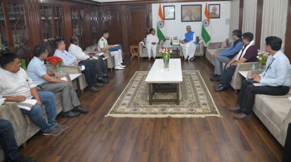 गुजरात के राज्यपाल आचार्य देवव्रत से मिले कैबिनेट मंत्री डॉ धन सिंह रावत, उत्तराखंड में होने वाले सहकारिता मेलों के शुभारंभ का दिया आमंत्रण