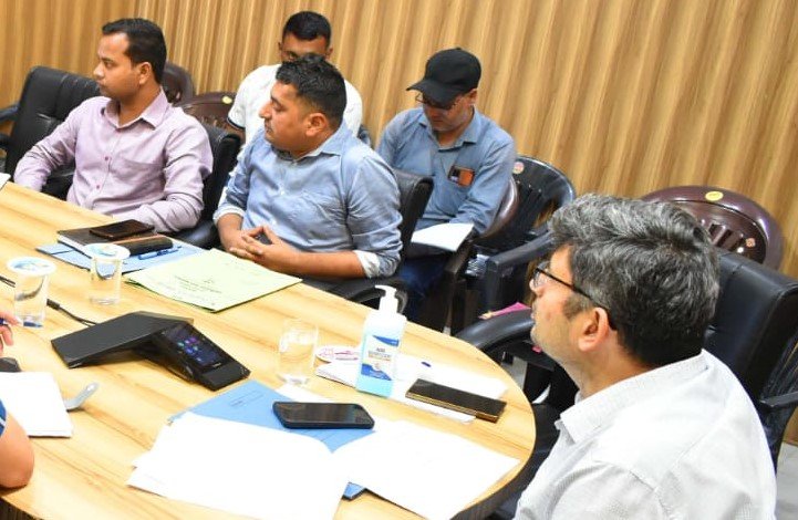 अवैध खनन पर सख्ती से हो कार्रवाई – डीएम संदीप तिवारी