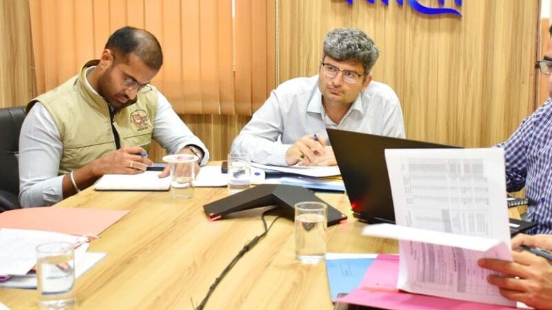 सीमावर्ती गांवों के जीवन स्तर में सुधार लाने पर जोर – डीएम संदीप तिवारी