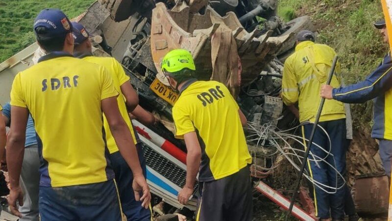 चिन्यालीसौड़ में एक डंपर  पलटा, दो  घायल, एक की मौत