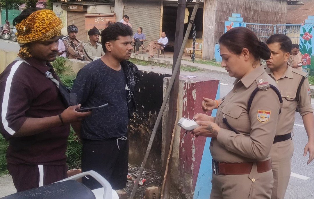 यातायात नियमों के उल्लघंन पर वसूला 1.67 लाख का जुर्माना