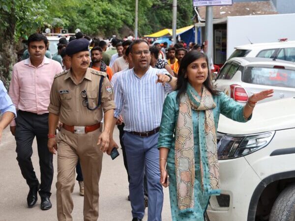 डीएम स्वाति एस. भदौरिया ने नीलकंठ यात्रा मार्ग का किया निरीक्षण, श्रद्धालुओं की सुविधा के लिए दिए आवश्यक निर्देश