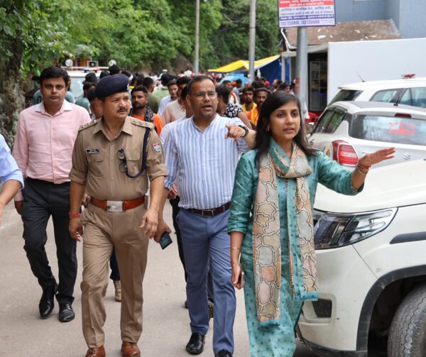 डीएम स्वाति एस. भदौरिया ने नीलकंठ यात्रा मार्ग का किया निरीक्षण, श्रद्धालुओं की सुविधा के लिए दिए आवश्यक निर्देश