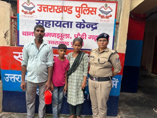 शिव भक्तों के लिये जिला प्रशासन मुस्तैद, नीलकंठ मन्दिर पहुंच रहे शिव भक्तों की सेवा में जुटे विभाग, लगभग चालीस लाख श्रद्धालु कर चुके हैं बाबा के दर्शन