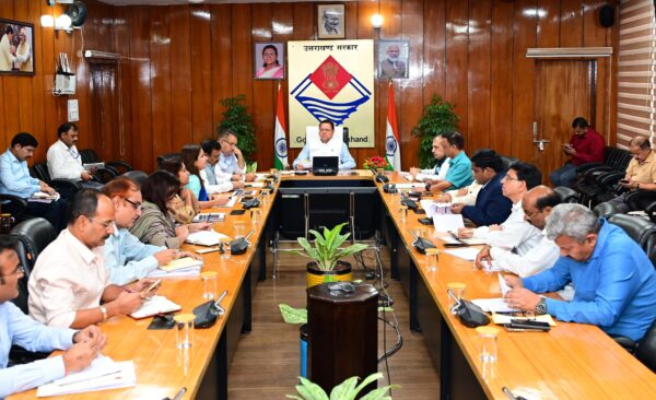 मुख्यमंत्री धामी के बड़े निर्देश : “हाउस ऑफ हिमालयाज” का 100 करोड़ टर्नओवर लक्ष्य, हर ब्लॉक में बनेंगे स्मार्ट गांव