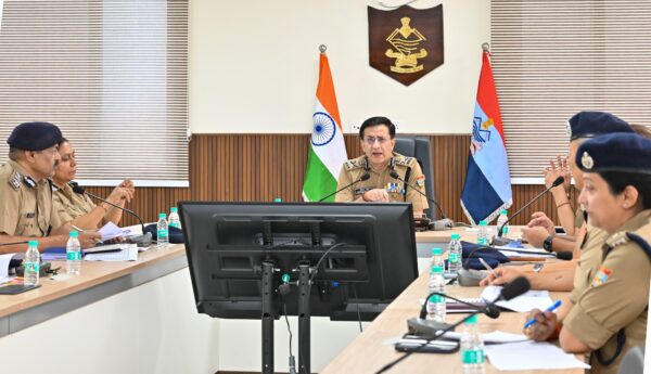 डीजीपी दीपम सेठ ने की पंचायत चुनाव के प्रथम चरण के लिए सुरक्षा तैयारियों की समीक्षा, निरोधात्मक कार्यवाही के अन्तर्गत राज्य भर में लगभग 15 करोड़ के अवैध मादक पदार्थ व शराब की बरामदगी