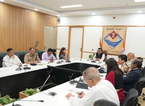 मुख्य सचिव आनंद बर्द्धन ने दिए निर्देश, वाइब्रेंट विलेज योजनाओं को प्राथमिकता से करें पूरा, सिविल-आर्मी समन्वय पर होगी वर्कशॉप