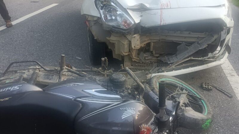 बदरीनाथ हाइवे पर छिनका के पास कार व बाइक की भिडंत में बाइक सवार गंभीर घायल