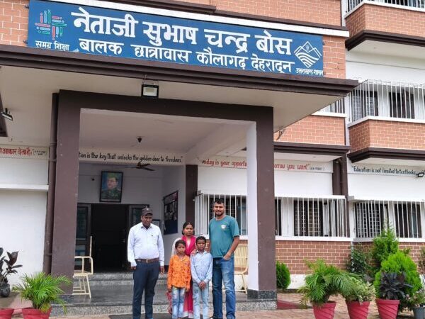 डीएम सविन बंसल की संवेदनशीलता से गरीब परिवार को राहत, चंदुल के तीन बच्चों को मिला आवासीय स्कूल में दाखिला