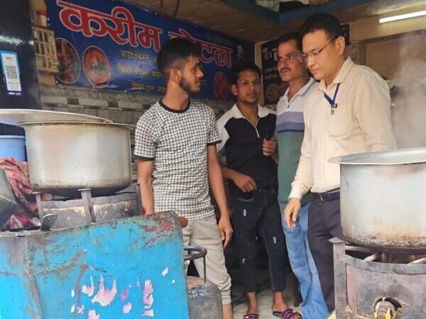 डीएम स्वाति एस. भदौरिया का सख्त एक्शन जारी, घरेलू गैस सिलेंडरों के दुरुपयोग पर आपूर्ति विभाग की सख़्ती, जिले में 71300 का चालान, 137 प्रतिष्ठानों का निरीक्षण, 31 घरेलू गैस सिलेंडर जब्त