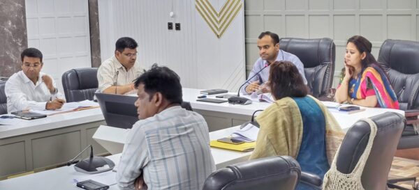 डीएम मयूर दीक्षित का ग्रामीण विकास पर जोर; मनरेगा, लखपति दीदी व आवास योजना की समीक्षा, दिए महत्वपूर्ण निर्देश