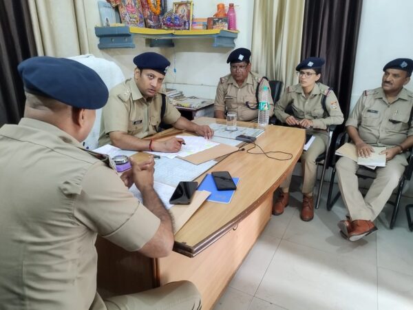 सीओ स्वप्निल मुयाल ने लिया थाना जीआरपी देहरादून का O.R, डिजिटल साक्ष्यों की महत्ता पर दिया जोर, लापरवाही पर फटकार एवं उत्कृष्ट कार्य करने वाले विवेचकों को सराहना
