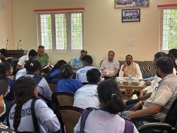 राज्य सफाई कर्मचारी आयोग के उपाध्यक्ष ने दून कोरोनेशन में सफाई कार्मिकों की सुनी समस्या, दिए निर्देश