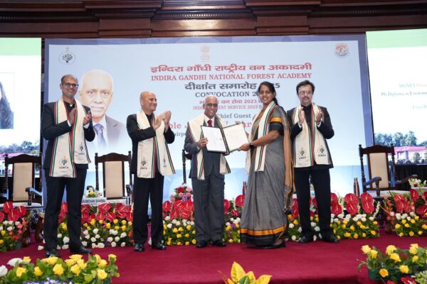 भारतीय वन सेवा 2023-25 पाठ्यक्रम के परिवीक्षार्थियों का दीक्षांत समारोह इन्दिरा गाँधी राष्‍ट्रीय वन अकादमी देहरादून में हुआ आयोजित, देश को मिले 109 भारतीय वन सेवा के अधिकारी, इनमें से 22 महिला अधिकारी