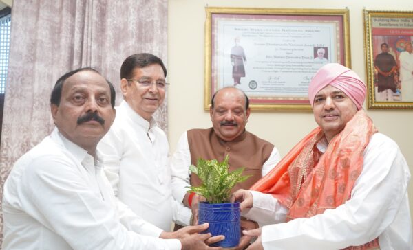 विधायक प्रीतम सिंह सहित कांग्रेस प्रतिनिधिमंडल ने श्री दरबार साहिब में टेका मत्था, स्वास्थ्य, शिक्षा व जनहित योजनाओं पर हुई चर्चा