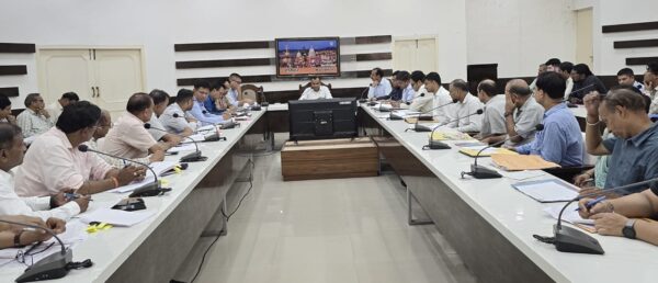 सरकारी भूमि को अतिक्रमण मुक्त करें, इसमें लापरवाही बर्दाश्त नहीं – डीएम मयूर दीक्षित