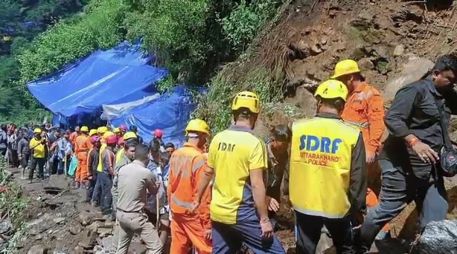 फिलहाल रोकी गई केदारनाथ यात्रा, भूस्खलन से  मार्ग बंद, यात्री फंसे