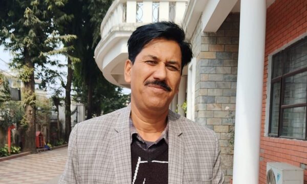 गिरीश बडोनी : एक ऐसे शिक्षक, जो बच्चों को दे रहे हैं शिक्षा के साथ लोकसंस्कृति की पहचान ……