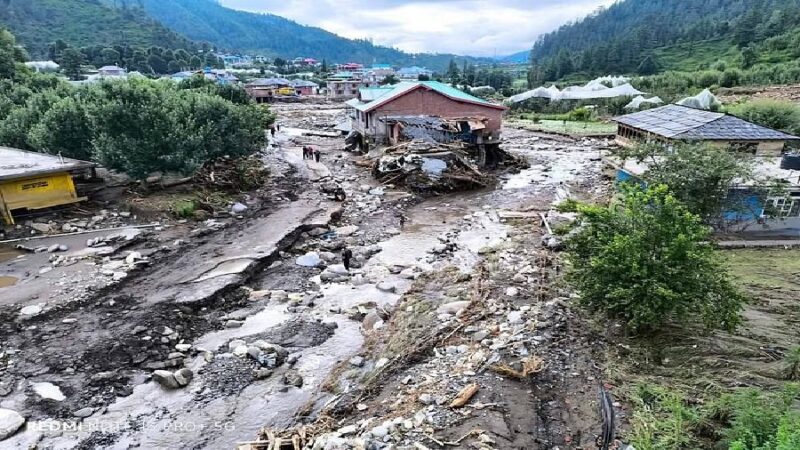 हिमाचल में कुदरत का कहर : राहत-बचाव में जुटे जवान, बाढ़ और बारिश का खतरा अब भी बरकरार