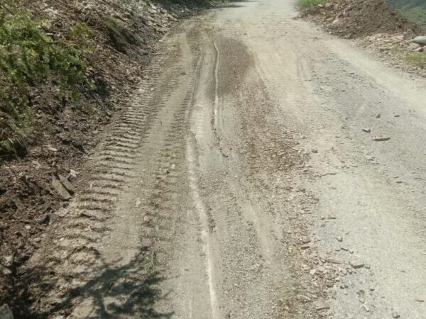 बरसात से बाधित सड़कें, प्राथमिकता पर खोल रहा जिला प्रशासन, डीएम सविन बंसल के निर्देश, कार्यदायी संस्था की जेसीबी, मशीनरी, मैनपावर ऑन स्पाट तैनात