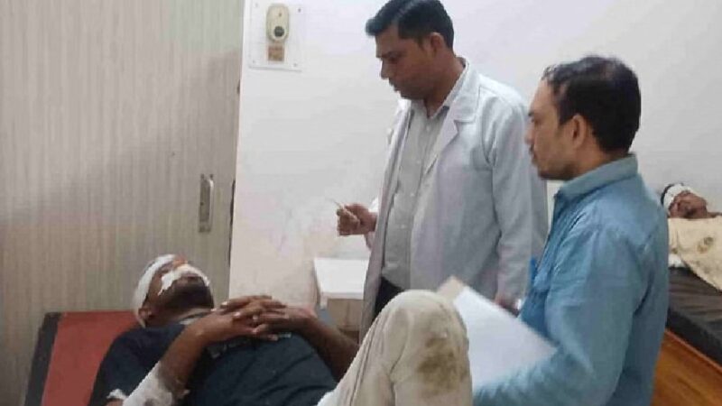 नीलकंठ जा रहे कांवड़ियों से भरा ट्रक पलटा, तीन गंभीर, 25 घायल