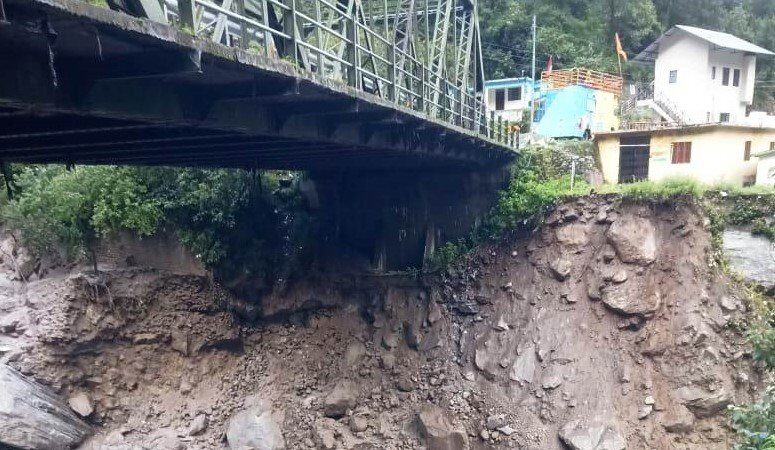 हनुमान चट्टी में मोटर पुल पर बड़े वाहनों की आवाजाही पर लगाई रोक