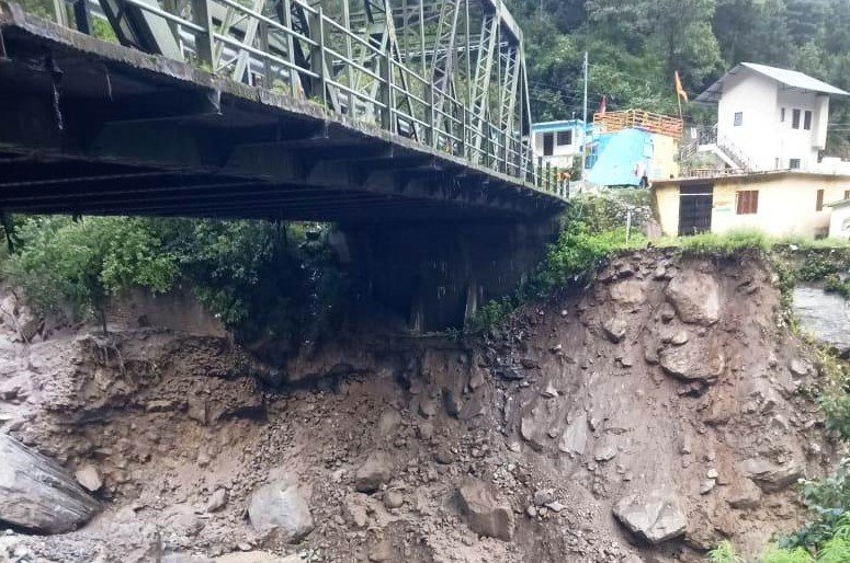 हनुमान चट्टी में मोटर पुल पर बड़े वाहनों की आवाजाही पर लगाई रोक