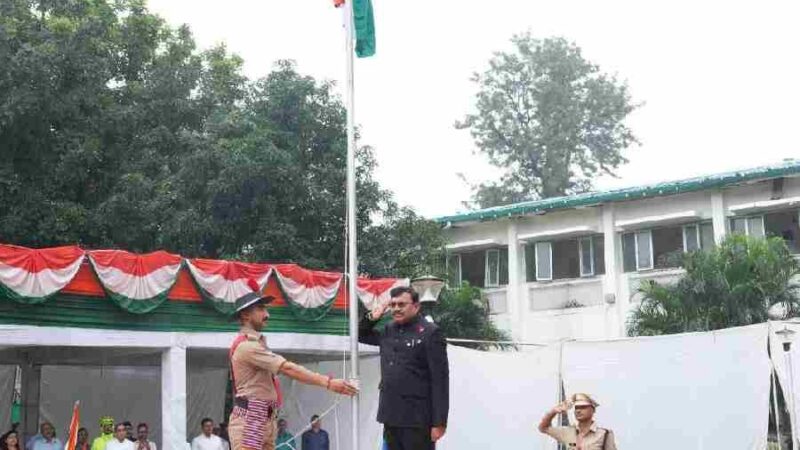 मुख्य सचिव आनन्द बर्द्धन ने भारत के 79वें स्वतंत्रता दिवस के शुभ अवसर पर सचिवालय में आयोजित कार्यक्रम में किया ध्वजारोहण