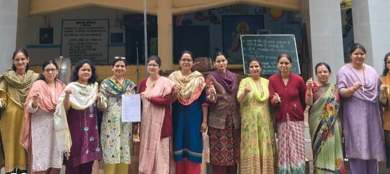 मांगों को लेकर शिक्षकों की चॉक डाउन हड़ताल शुरू