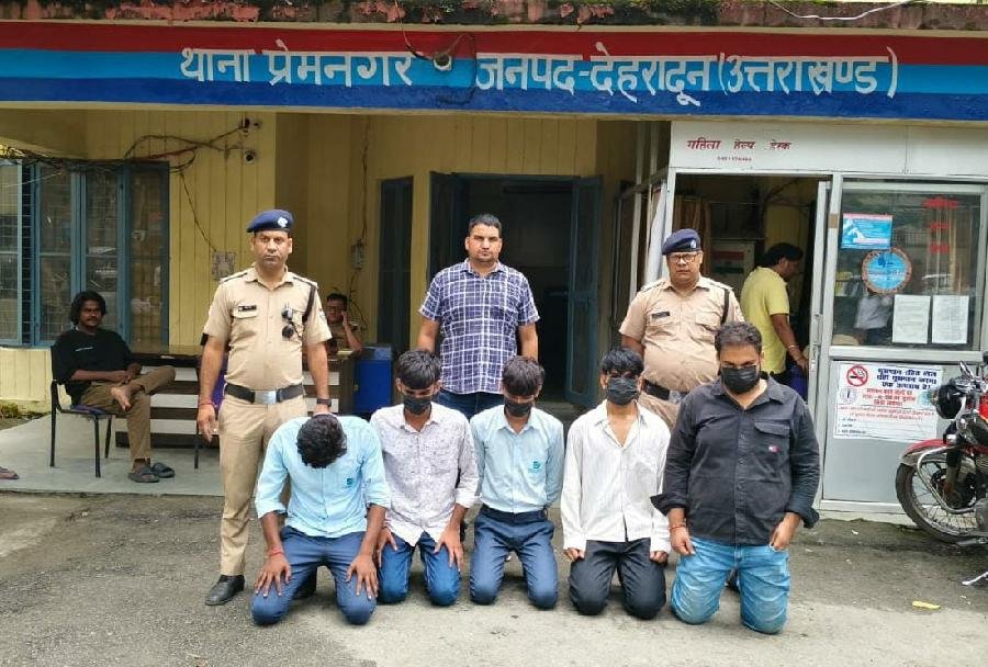 उपद्रवी छात्रों के विरूद्ध दून पुलिस की सख्ती, हुडदंग करने वाले 5 छात्रों को पुलिस ने हिरासत में लिया